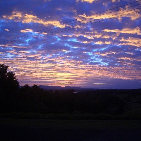 Bed and Breakfast Tinaroo Sunset Retreat à Barrine Extérieur photo