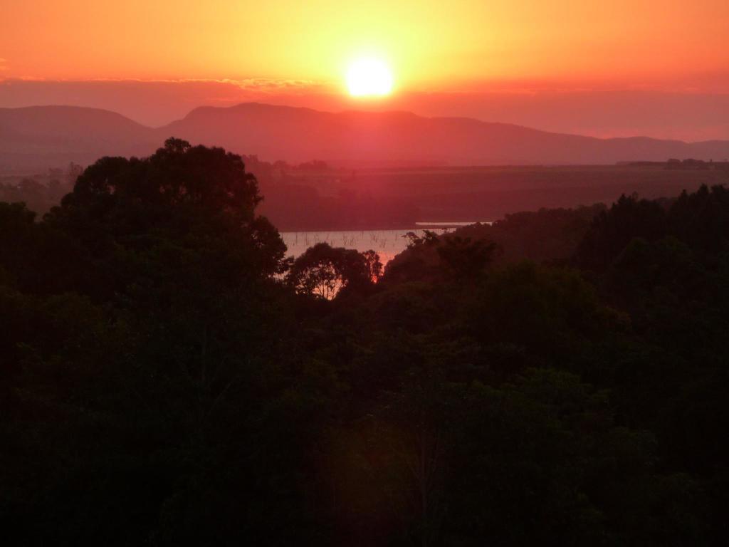 Bed and Breakfast Tinaroo Sunset Retreat à Barrine Extérieur photo